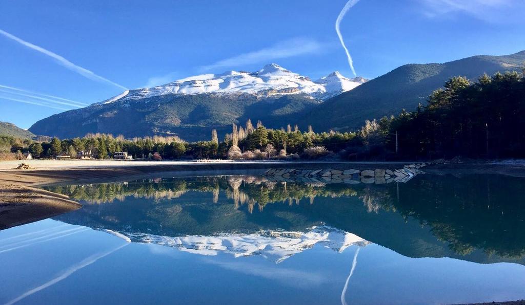 Roca Nevada Suites ビリャヌア エクステリア 写真
